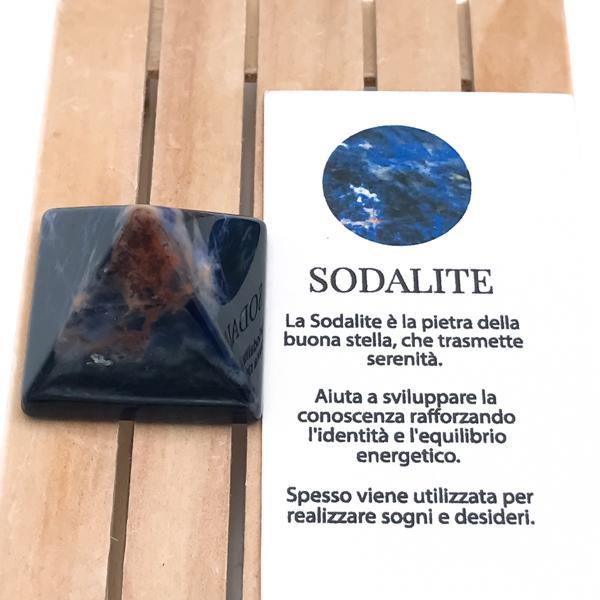 PIRAMIDE SODALITE PIETRA LEVIGATA NATURALE CRISTALLOTERAPIA