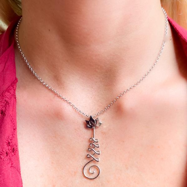 COLLANA GIROCOLLO UNALOME FIORE DI LOTO REGOLABILE  ARGENTO 925