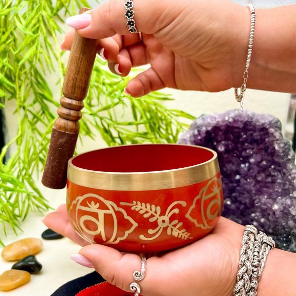 CAMPANA TIBETANA DISEGNATA SETTE CHAKRA ROSSO LEGA METALLI MEDITAZIONE COMPRESO BATACCHIO CUSCINO