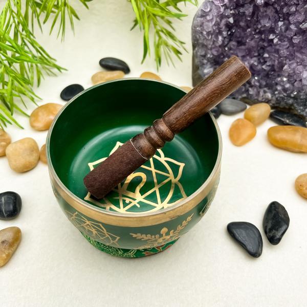 CAMPANA TIBETANA DISEGNATA SETTE CHAKRA VERDE LEGA METALLI MEDITAZIONE COMPRESO BATACCHIO CUSCINO