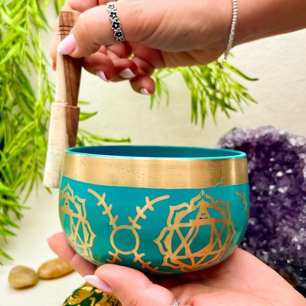 CAMPANA TIBETANA DISEGNATA SETTE CHAKRA TURCHESE LEGA METALLI MEDITAZIONE COMPRESO BATACCHIO CUSCINO BOX