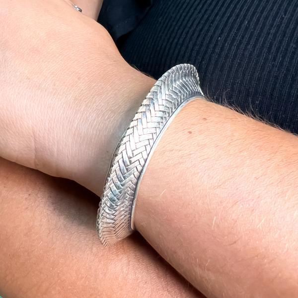 BRACCIALE BANGLE TRIBAL RIGIDO INTRECCIATO BRUNITO REGOLABILE UNISEX ARGENTO 925  