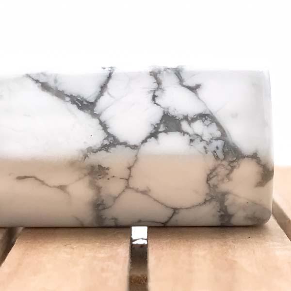 OBELISCO HOWLITE WHITE TORRE PIETRA LEVIGATA AULITE BIANCA NATURALE CRISTALLOTERAPIA