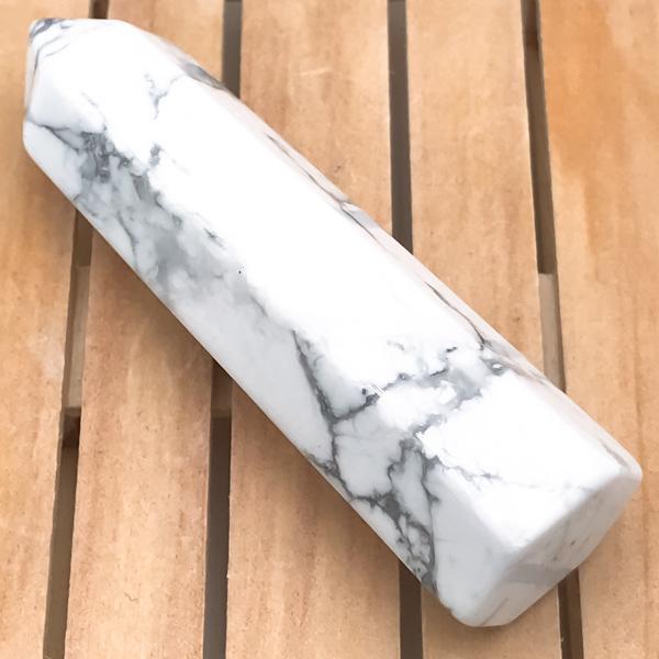 OBELISCO HOWLITE WHITE TORRE PIETRA LEVIGATA AULITE BIANCA NATURALE CRISTALLOTERAPIA
