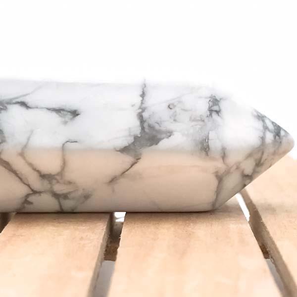 OBELISCO HOWLITE WHITE TORRE PIETRA LEVIGATA AULITE BIANCA NATURALE CRISTALLOTERAPIA