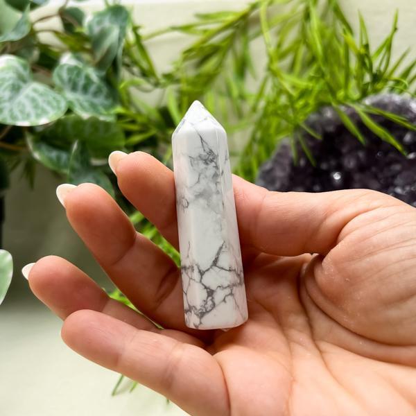 OBELISCO HOWLITE WHITE TORRE PIETRA LEVIGATA AULITE BIANCA NATURALE CRISTALLOTERAPIA