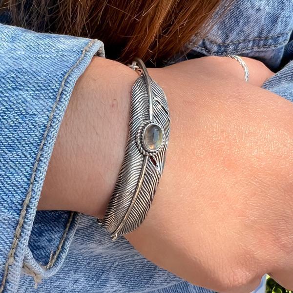 BRACCIALE SPIRIT PIUMA TRIBU NAVAJO PIETRA NATURALE LABRADORITE UNISEX REGOLABILE ARGENTO 925