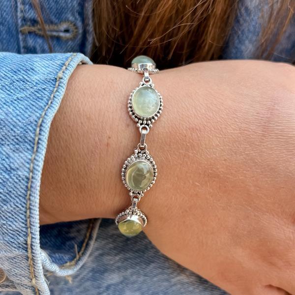BRACCIALE ETNICO SETTE PIETRE PREHNITE CORNICE LAVORATA REGOLABILE ARGENTO 925