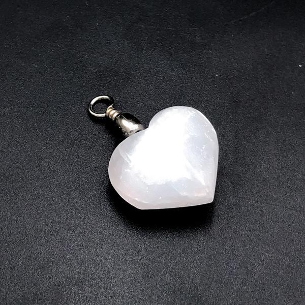 PENDENTE CUORE SELENITE PIETRA LEVIGATA NATURALE CRISTALLOTERAPIA