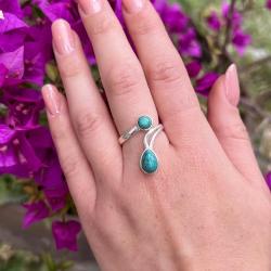 ANELLO CONTRARIE DUE PIETRE GOCCIA ROTONDO DESIGN  MINIMAL REGOLABILE HOWLITE TURCHESE ARGENTO 925