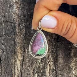 CIONDOLO PENDENTE GOCCIA CORNICE LISCIA ZOISITE CABOCHON ARTIGIANALE ARGENTO 925