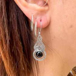 ORECCHINI PENDENTI ETNICO CON BASE GOCCIA TRAFORATA GEMMA TONDA CABOCHON TORMALINA NERA  MONACHINA ARGENTO 925