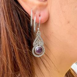 ORECCHINI PENDENTI ETNICO CON BASE GOCCIA TRAFORATA GEMMA TONDA CABOCHON AMETISTA  MONACHINA ARGENTO 925