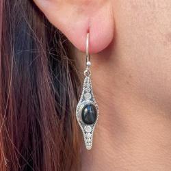 ORECCHINI PENDENTI ETNICO CON BASE ELLISSE LAVORATA GEMMA CABOCHON OVALE TORMALINA NERA  MONACHINA ARGENTO 925