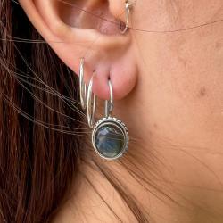 ORECCHINI PENDENTI ETNICO CON CORNICE OVALE PUNTINATA  GEMMA CABOCHON LABRADORITE  MONACHINA ARGENTO 925