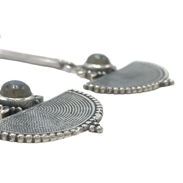 ORECCHINI PENDENTI ETNICO SEMI RIGIDO ALLUNGATO A VENTAGLIO LAVORATO GEMMA CABOCHON LABRADORITE  MONACHINA ARGENTO 925