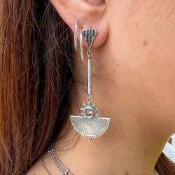 ORECCHINI PENDENTI ETNICO SEMI RIGIDO ALLUNGATO A VENTAGLIO LAVORATO GEMMA BRIOLETTE MISTYC TOPAZ  MONACHINA ARGENTO 925