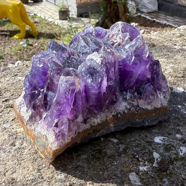 PIETRA AMETISTA  PROPRIETÀ, SIGNIFICATO E USI IN CRISTALLOTERAPIA