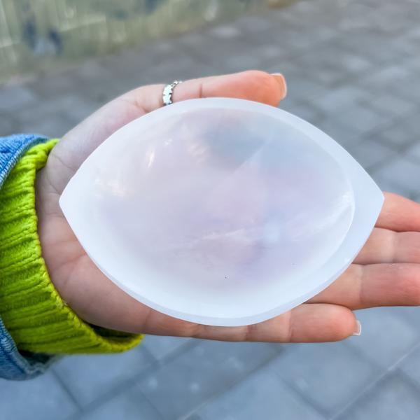 CIOTOLA FORMA DI OCCHIO DI SELENITE  PIETRA LEVIGATA NATURALE CRISTALLOTERAPIA