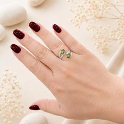 ANELLO DESIGN MINIMAL DUE PIETRE OVALI PERIDOTO  BRIOLETTE REGOLABILE ARGENTO 925