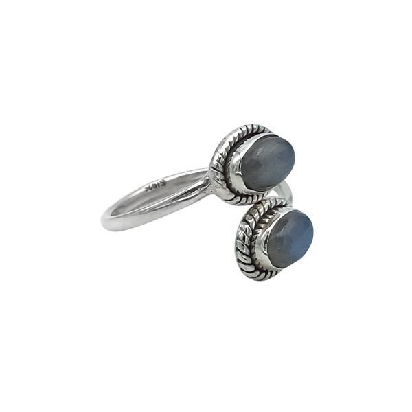 ANELLO DESIGN MINIMAL DOPPIA PIETRA OVALE CABOCHON LABRADORITE CORNICE LAVORATA REGOLABILE ARGENTO 925