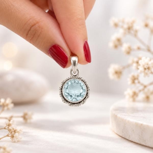 PENDENTE CORNICE FILO INTRECCIATO TONDO CON PIETRA BRIOLETTE ACQUAMARINA E ARGENTO 925
