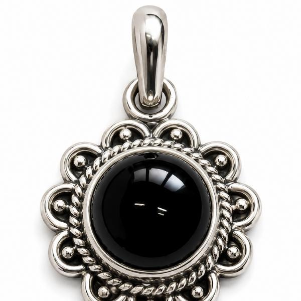 PENDENTE A FIORE TONDO CON PIETRA CABOCHON TORMALINA NERA E ARGENTO 925