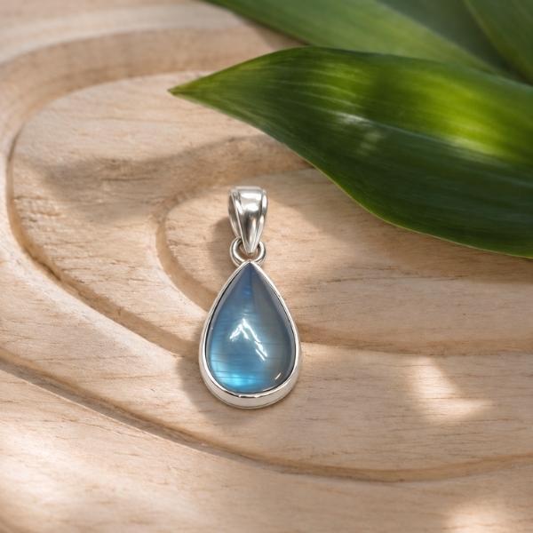 PENDENTE A GOCCIA LISCIA  CON PIETRA CABOCHON LABRADORITE E ARGENTO 925
