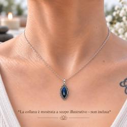 PENDENTE ELLISSE CORNICE LAVORATA CON PIETRA CABOCHON LABRADORITE E ARGENTO 925