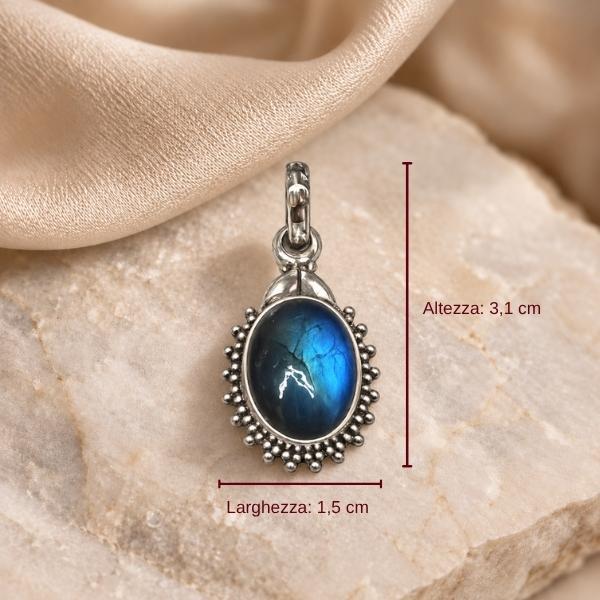 PENDENTE OVALE CORNICE PUNTINATA CON PIETRA CABOCHON LABRADORITE E ARGENTO 925