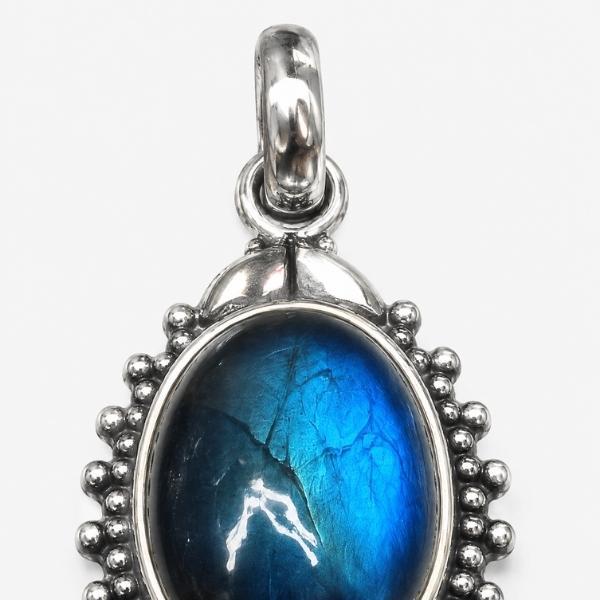 PENDENTE OVALE CORNICE PUNTINATA CON PIETRA CABOCHON LABRADORITE E ARGENTO 925