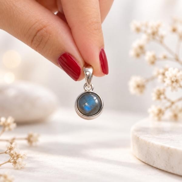PENDENTE MINIMAL TONDO PIETRA CABOCHON LABRADORITE E ARGENTO 925