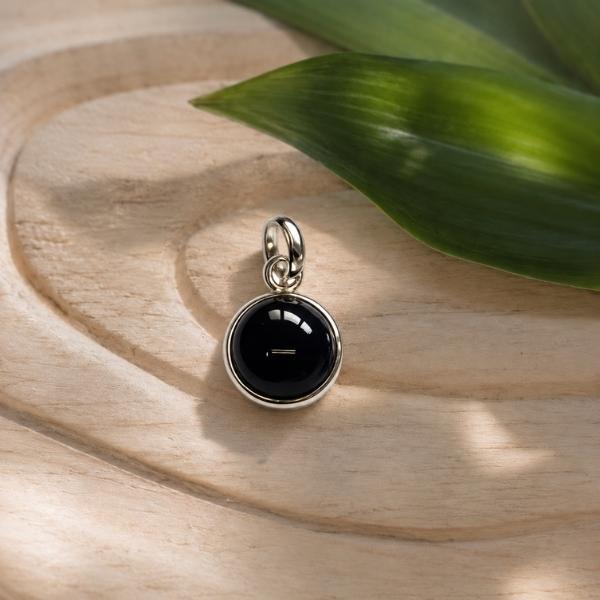 PENDENTE MINIMAL TONDO PIETRA CABOCHON TORMALINA NERA E ARGENTO 925