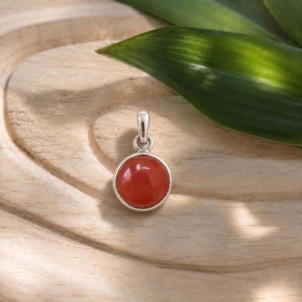 PENDENTE MINIMAL TONDO PIETRA CABOCHON CORNIOLA E ARGENTO 925