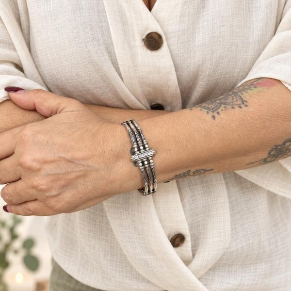 BRACCIALE RIGIDO BANGLE RAJASTHAN TRIBAL PUNTINATO ARGENTO 925