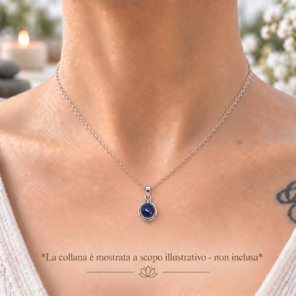 PENDENTE TONDO CON CORNECE MINIMAL CON PIETRA CABOCHON LAPISLAZZULI  E ARGENTO 925