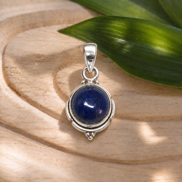 PENDENTE TONDO CON CORNECE MINIMAL CON PIETRA CABOCHON LAPISLAZZULI  E ARGENTO 925