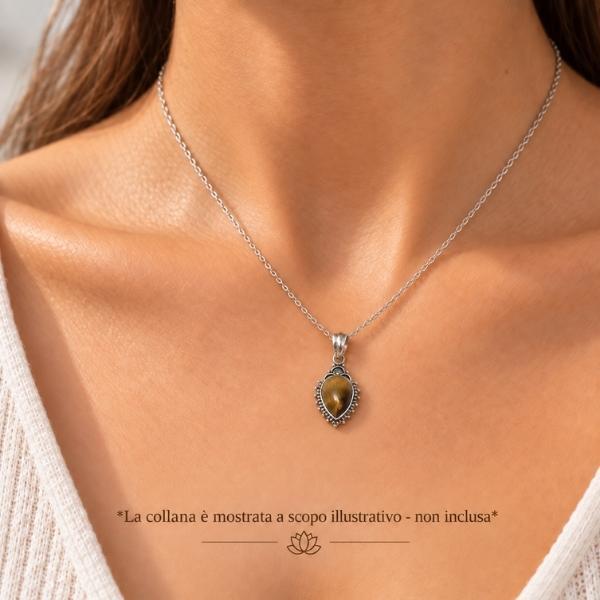 PENDENTE GOCCIA CAPOVOLTA CORNICE PUNTINATA CON PIETRA CABOCHON OCCHIO DI TIGRE  E ARGENTO 925