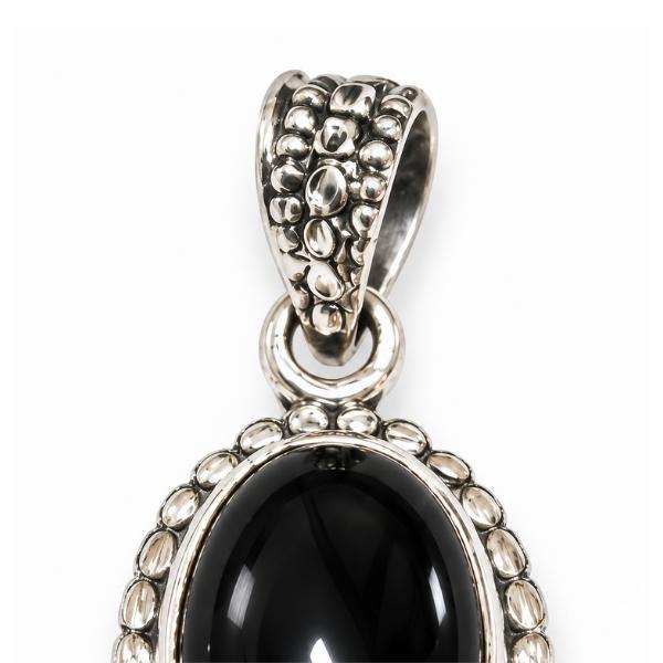 PENDENTE OVALE CORNICE PUNTINATA CON PIETRA CABOCHON OSSIDIANA NERA  E ARGENTO 925