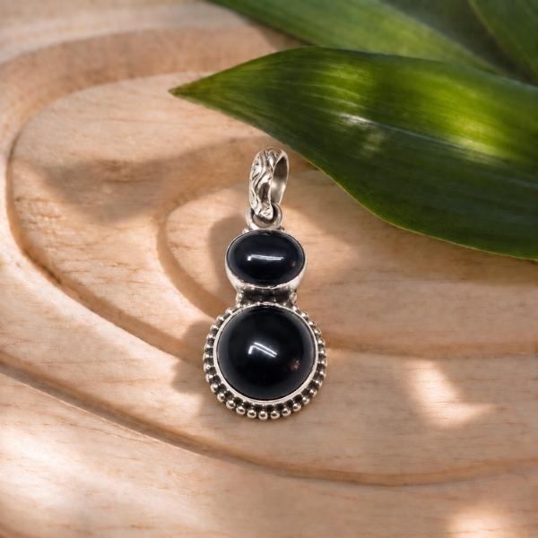 PENDENTE DOPPIA PIETRA TONDA CORNICE PUNTINATA CON PIETRA CABOCHON OSSIDIANA NERA  E ARGENTO 925