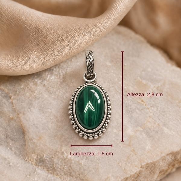 PENDENTE OVALE CORNICE PUNTINATA CON PIETRA CABOCHON MALACHITE  E ARGENTO 925