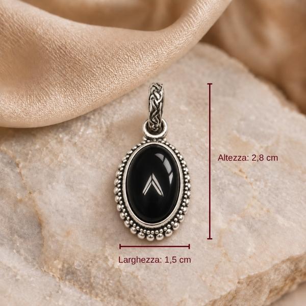 PENDENTE OVALE CORNICE PUNTINATA CON PIETRA CABOCHON TORMALINA  NERA  E ARGENTO 925