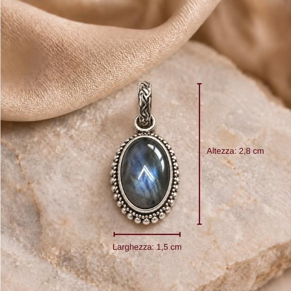 PENDENTE OVALE CORNICE PUNTINATA CON PIETRA CABOCHON LABRADORITE  E ARGENTO 925
