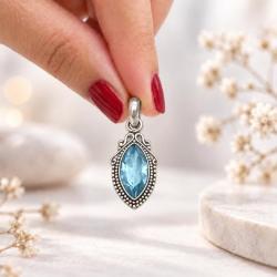 PENDENTE OVALE CORNICE PUNTINATA CON PIETRA BRIOLETTE ACQUAMARINA  E ARGENTO 925