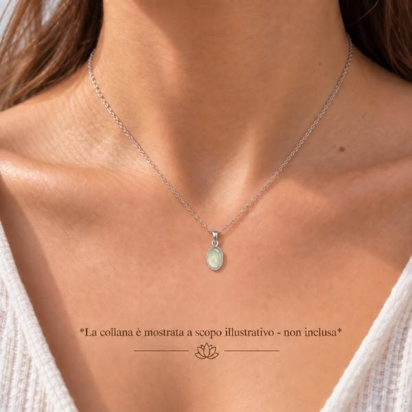 PENDENTE OVALE MINIMAL CON PIETRA CABOCHON PREHNITE  E ARGENTO 925