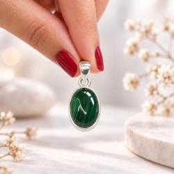 PENDENTE OVALE MINIMAL CON PIETRA CABOCHON MALACHITE  E ARGENTO 925
