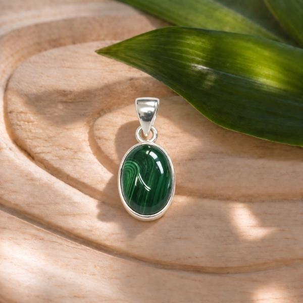PENDENTE OVALE MINIMAL CON PIETRA CABOCHON MALACHITE  E ARGENTO 925