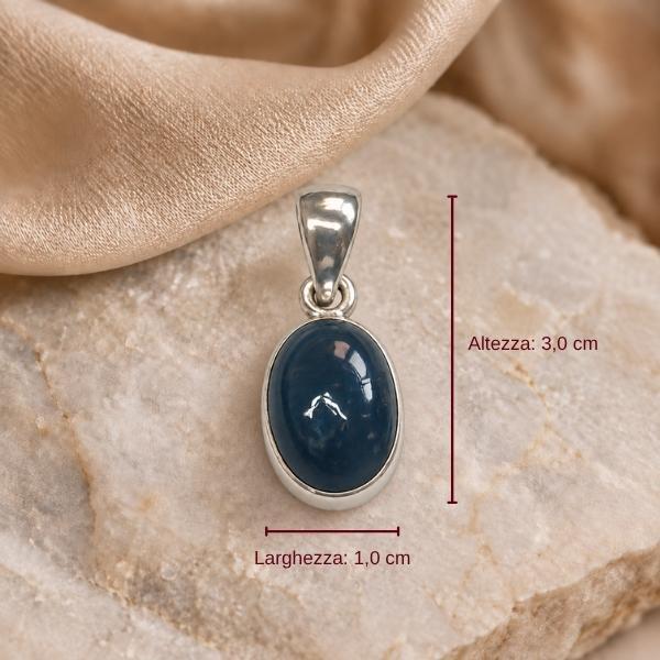 PENDENTE OVALE MINIMAL CON PIETRA CABOCHON APATITE BLU  E ARGENTO 925
