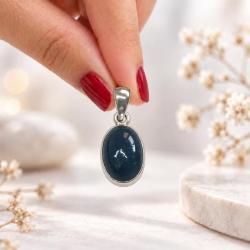 PENDENTE OVALE MINIMAL CON PIETRA CABOCHON APATITE BLU  E ARGENTO 925