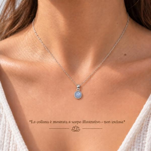 PENDENTE TONDO  MINIMAL CON PIETRA CABOCHON CALCEDONIO  E ARGENTO 925